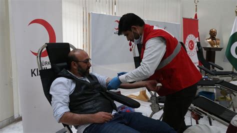 Türk Kızılay Islamabadda kan bağışı kampanyası düzenledi